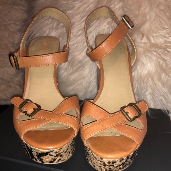 Levity Snakeskin Platform Sandal - Picture 3 of 6